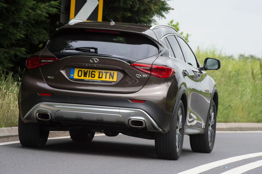 Infiniti QX30 2.2d AWD 2016 года  (UK) (фото 4 из 30)